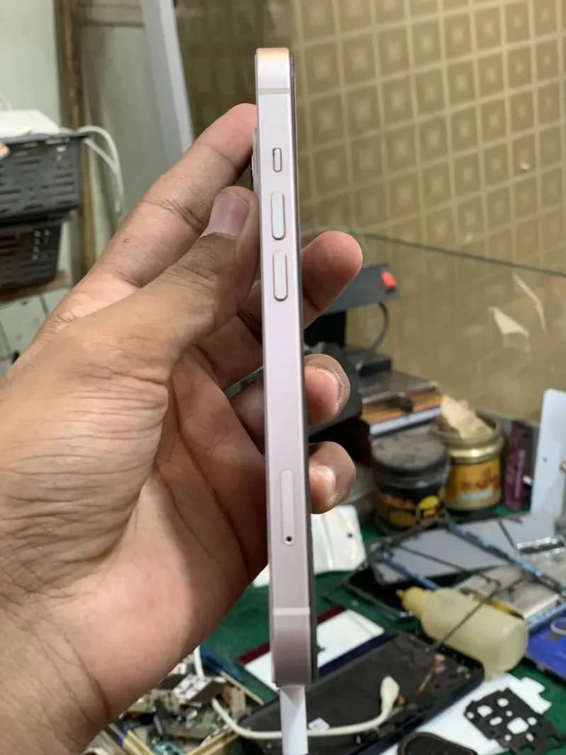 Apple iPhone 13 2