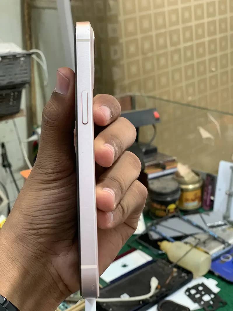 Apple iPhone 13 3