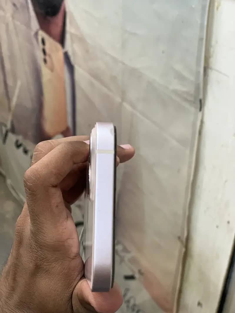 Apple iPhone 13 4