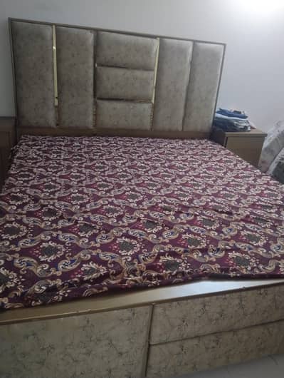 double bed with 2 side tables