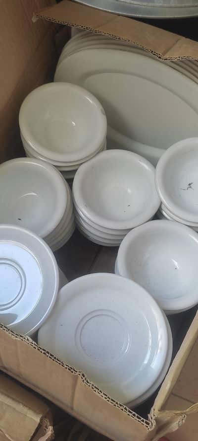 Melamine crockery & Tables