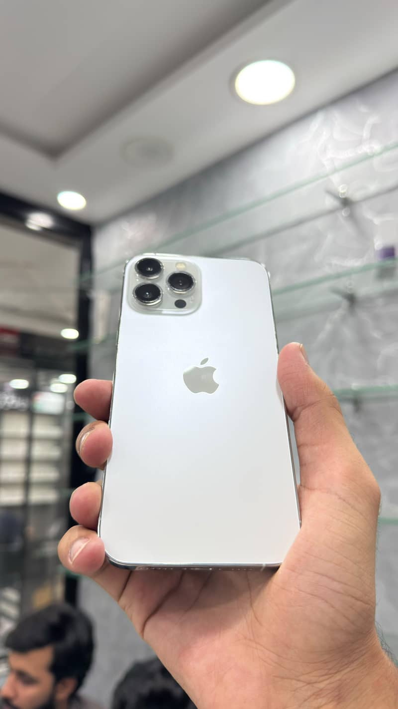 iPhone 13 Pro Max 1