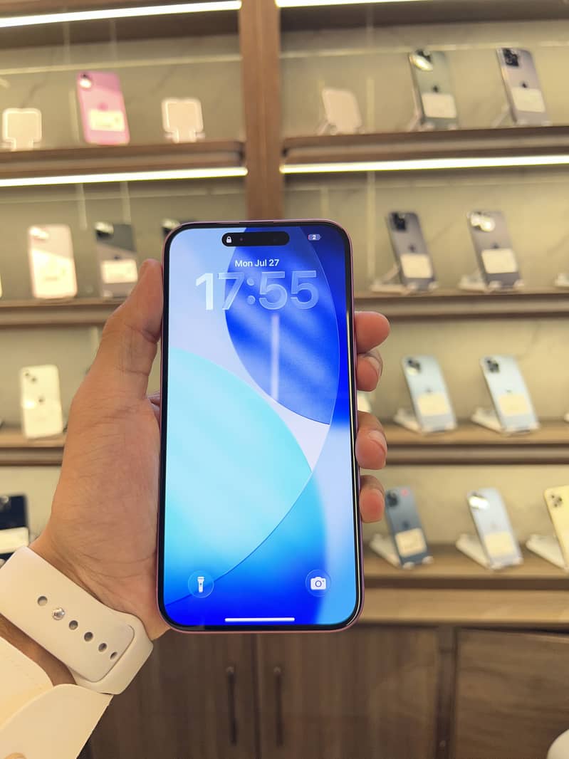 Apple iPhone 16 Plus 1