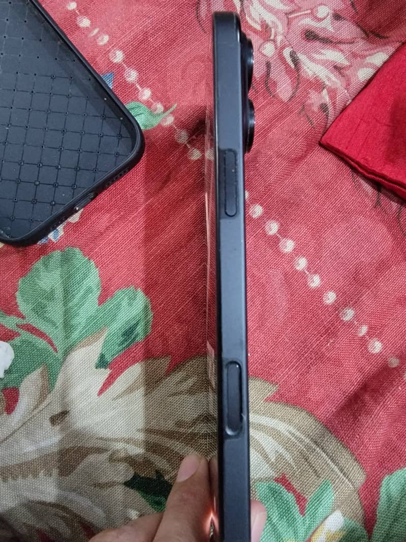 IPhone 16 pro max 4