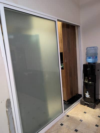 metal closing door