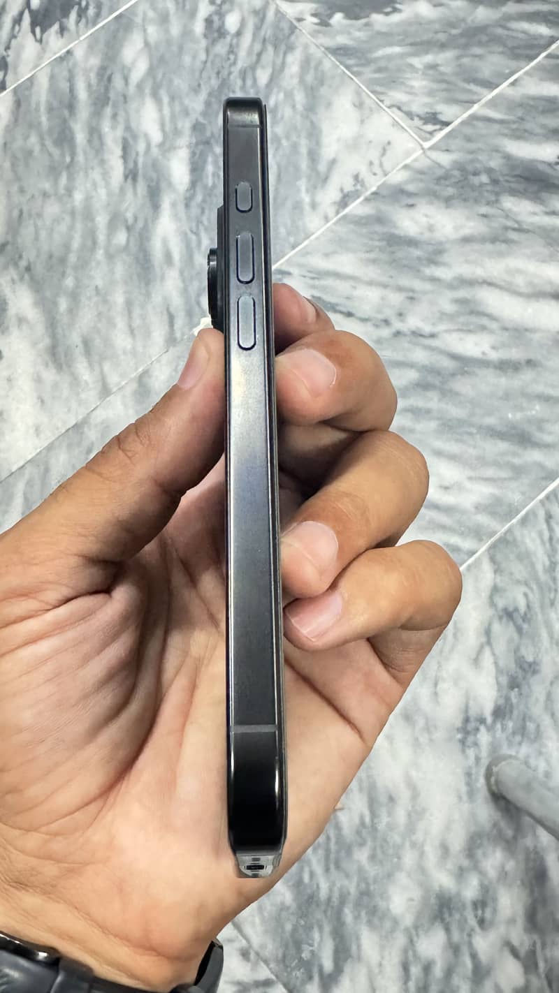 Apple iPhone 16 Pro 1