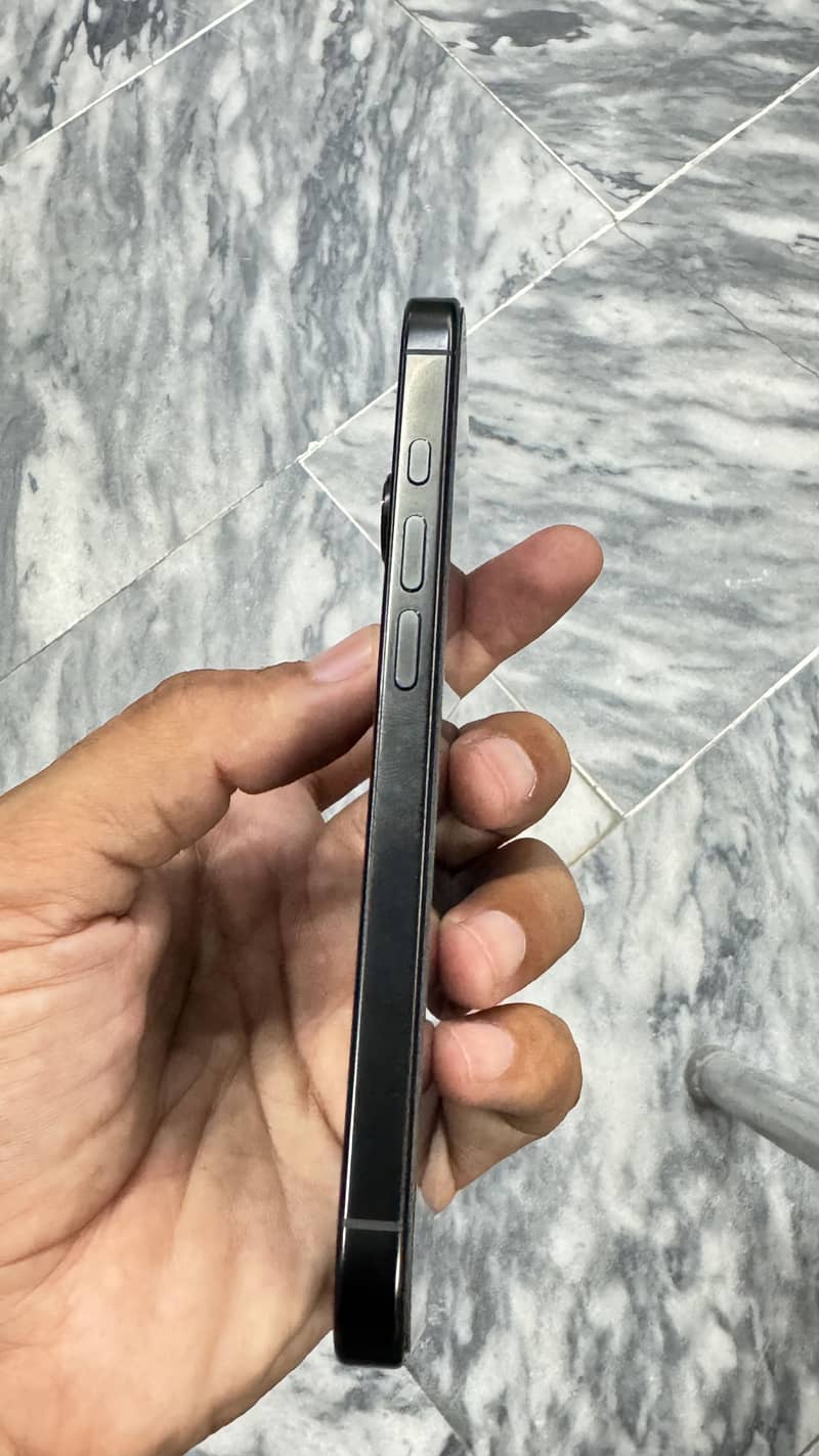 Apple iPhone 16 Pro 3