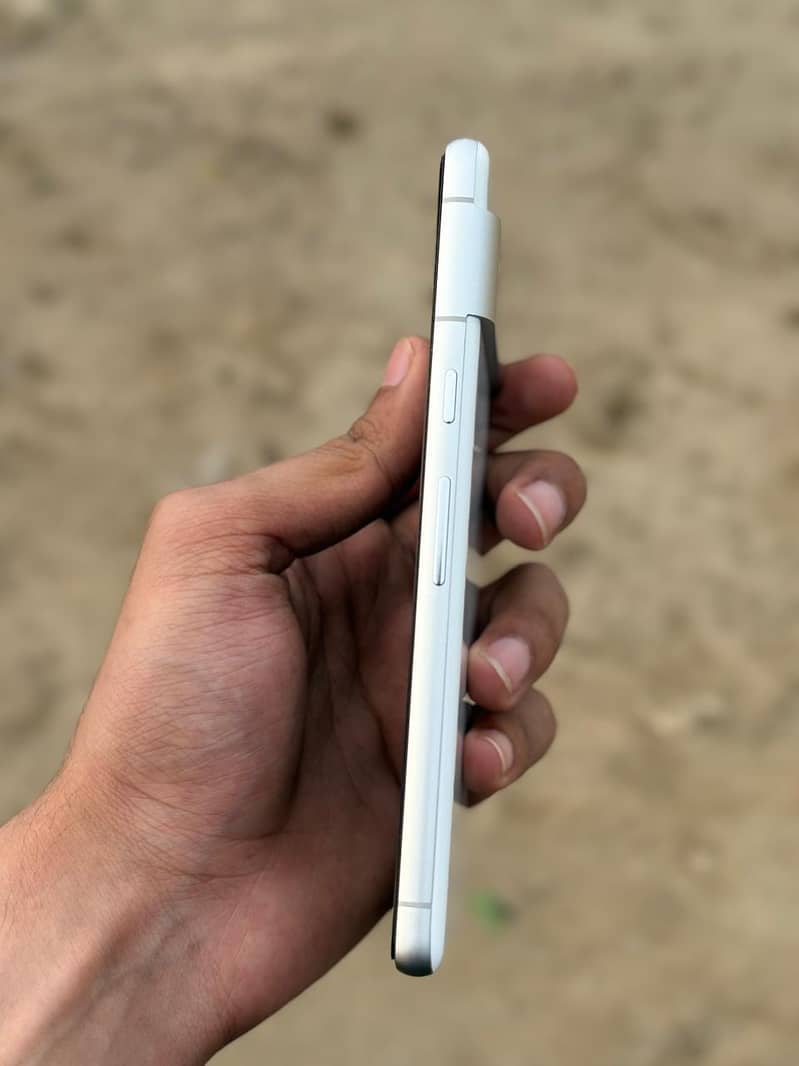 Google Pixel 7 4