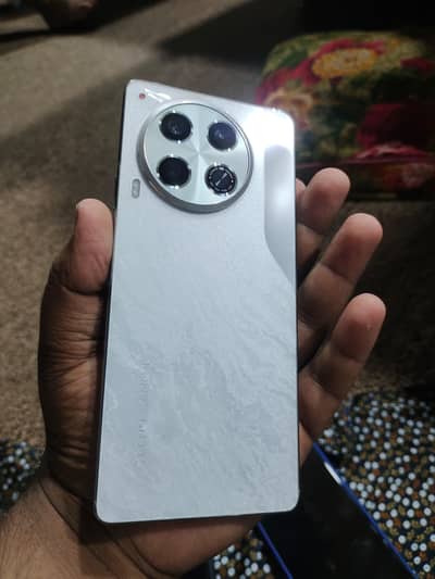 Tecno CAMON 30