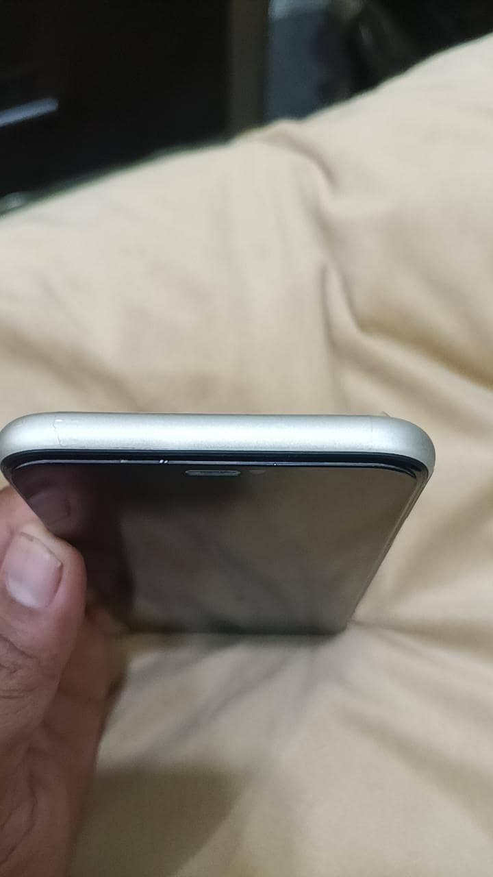 Apple iPhone 11 3