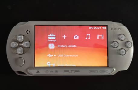 Sony PSP E1003 Street White - 64GB Card with 184 Games + Charger