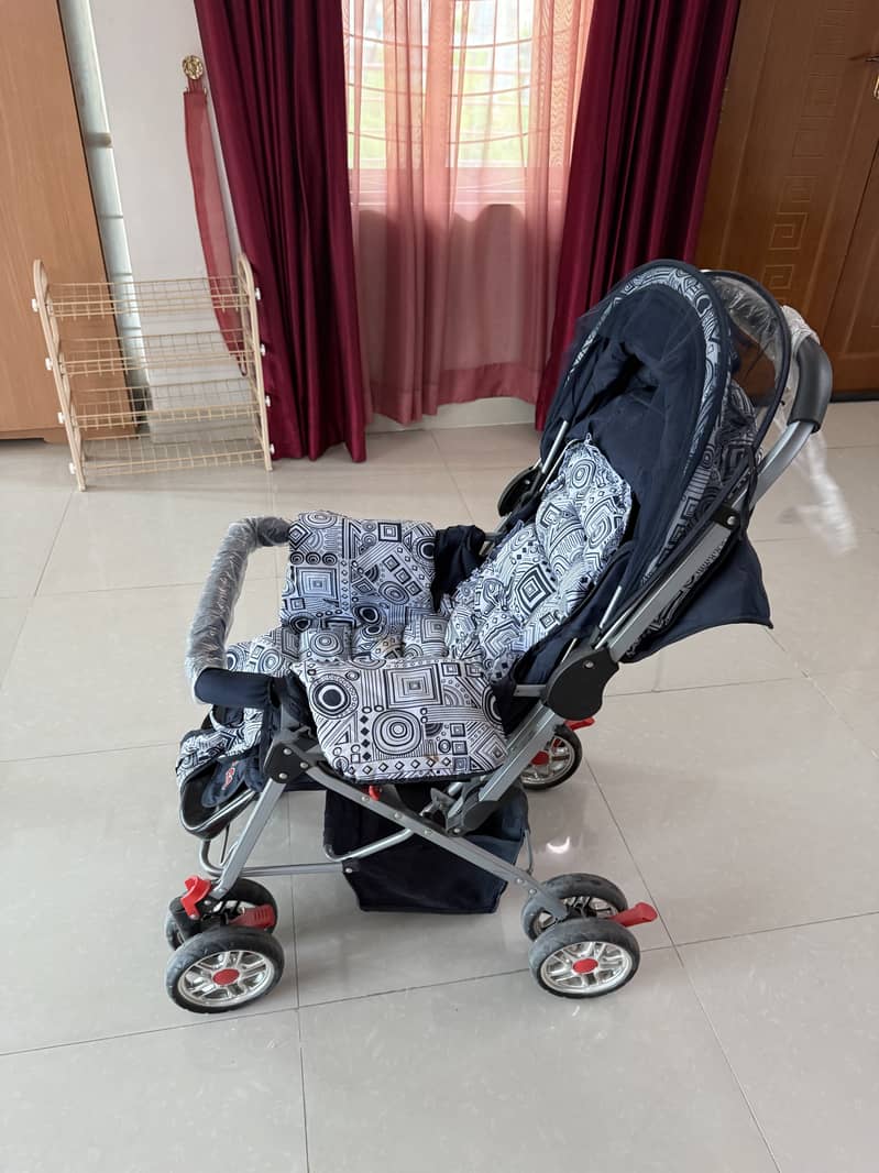 Excellent condition pram 0
