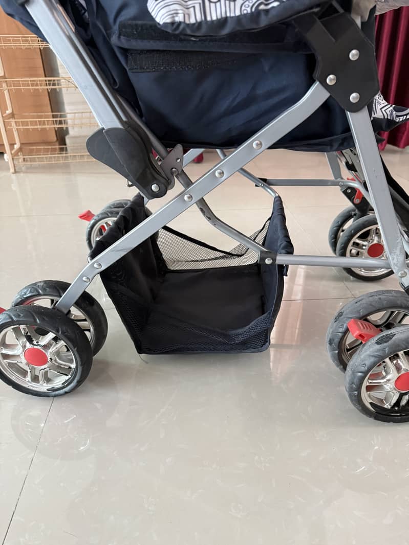 Excellent condition pram 4