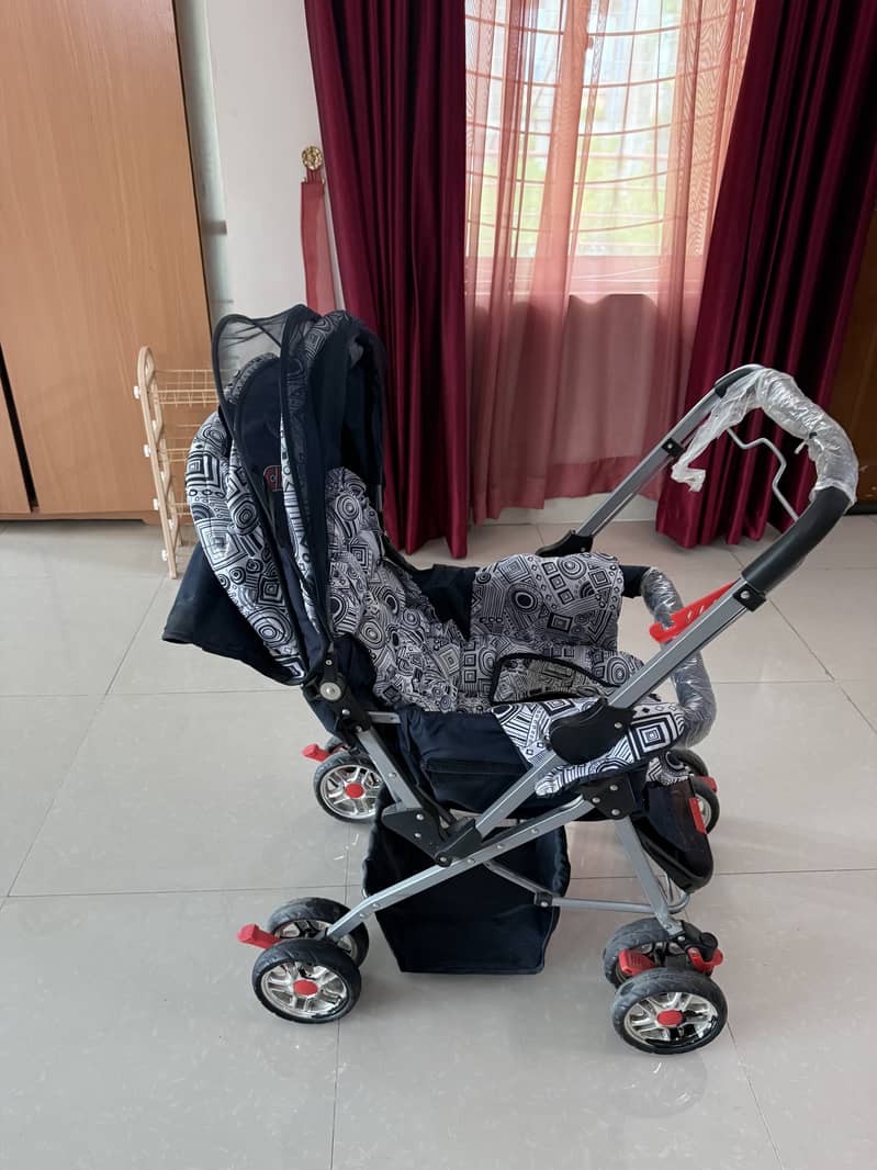 Excellent condition pram 6