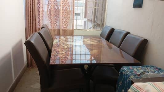 beautiful dining table in reasonable price 6 chairs