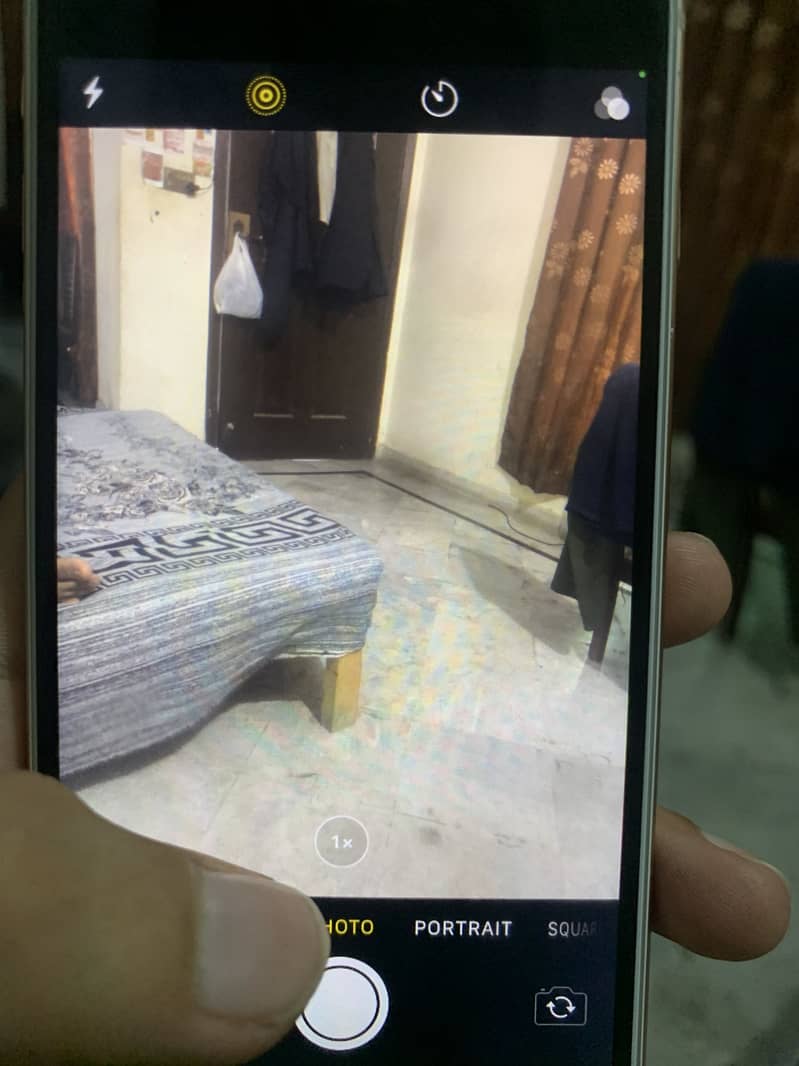 Apple iPhone 8 plus 0