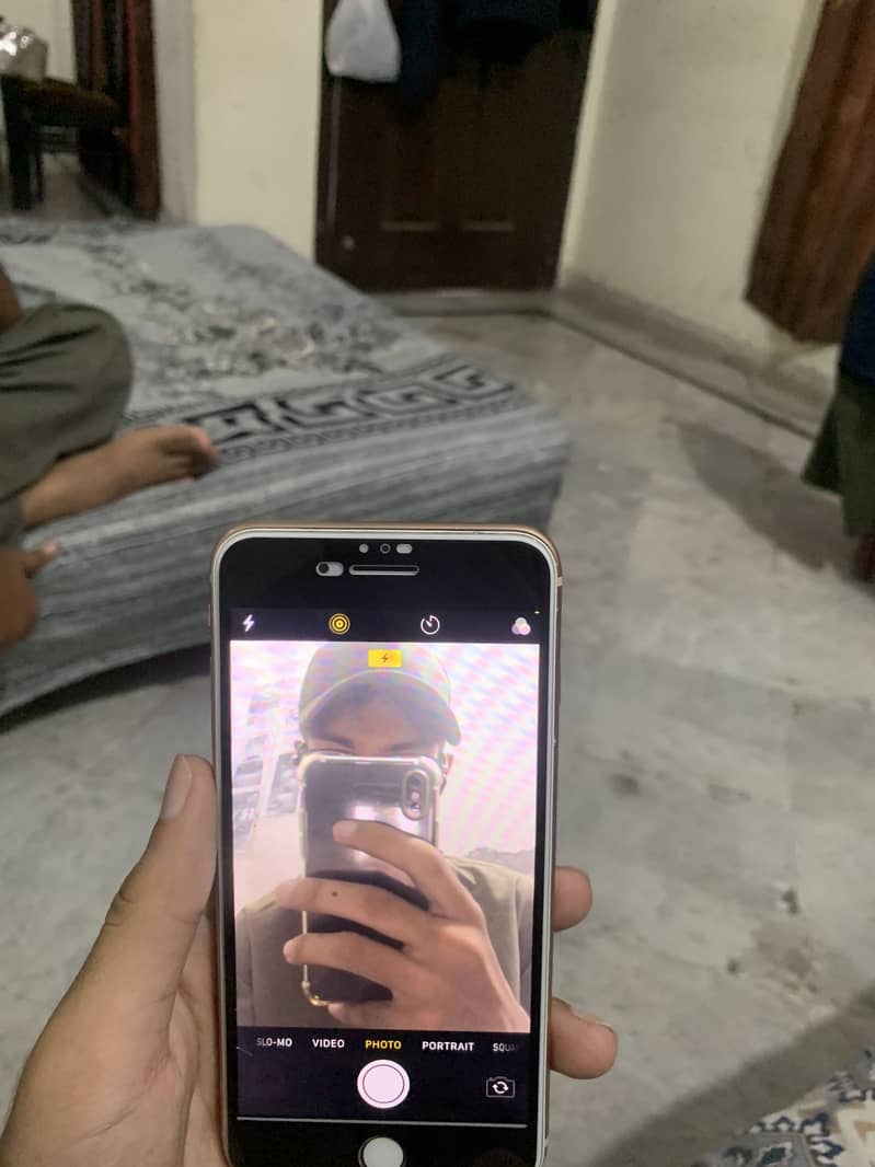Apple iPhone 8 plus 1