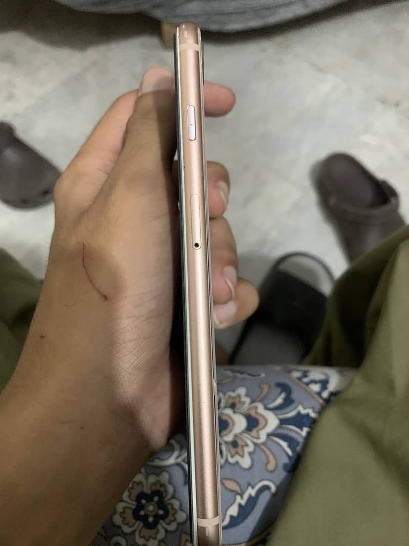 Apple iPhone 8 plus 2