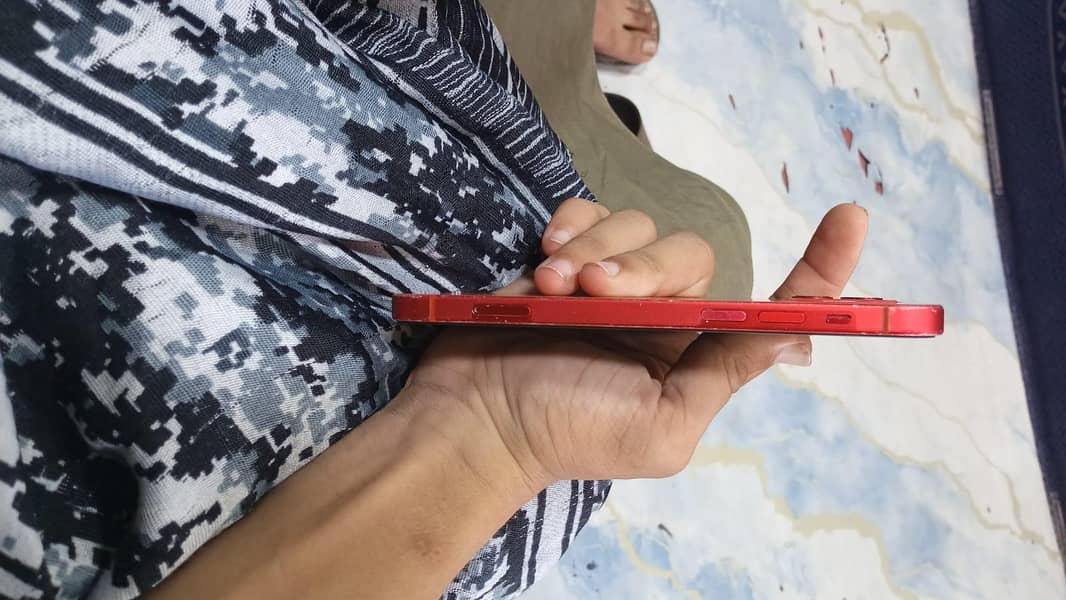 Apple iPhone 12 4