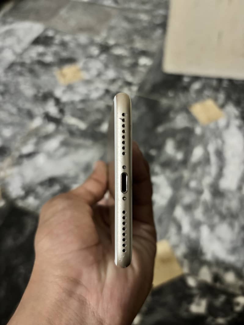 Apple iPhone 7 Plus 2