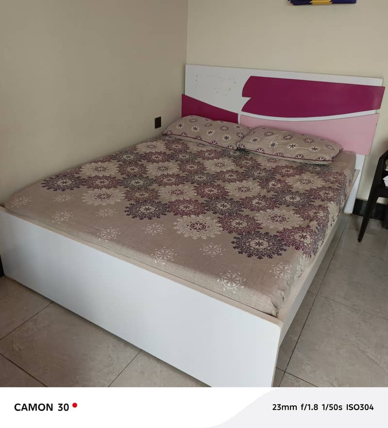 bed and wardrobe 0
