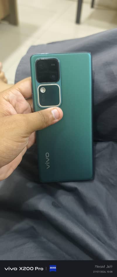 Vivo V30