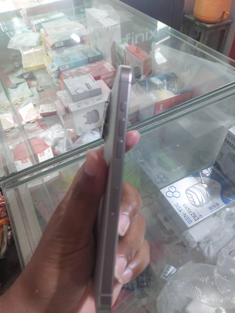 iphone 15 pro max 2