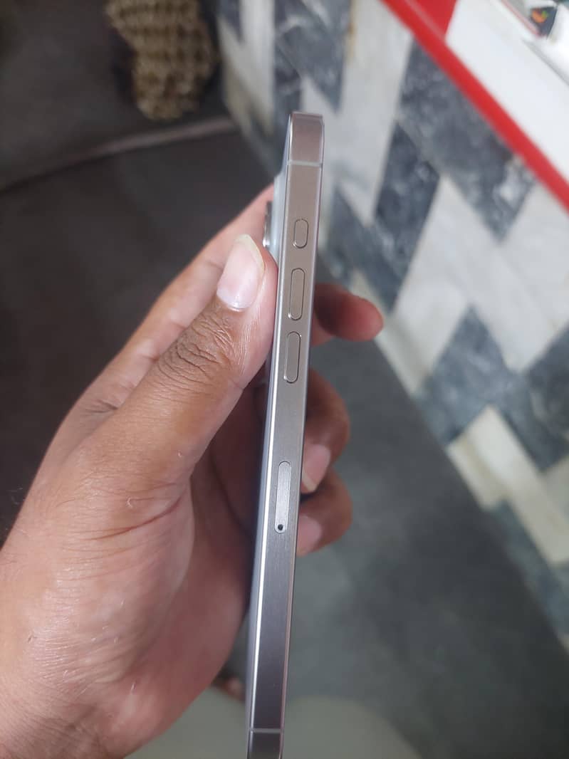 iphone 15 pro max 5