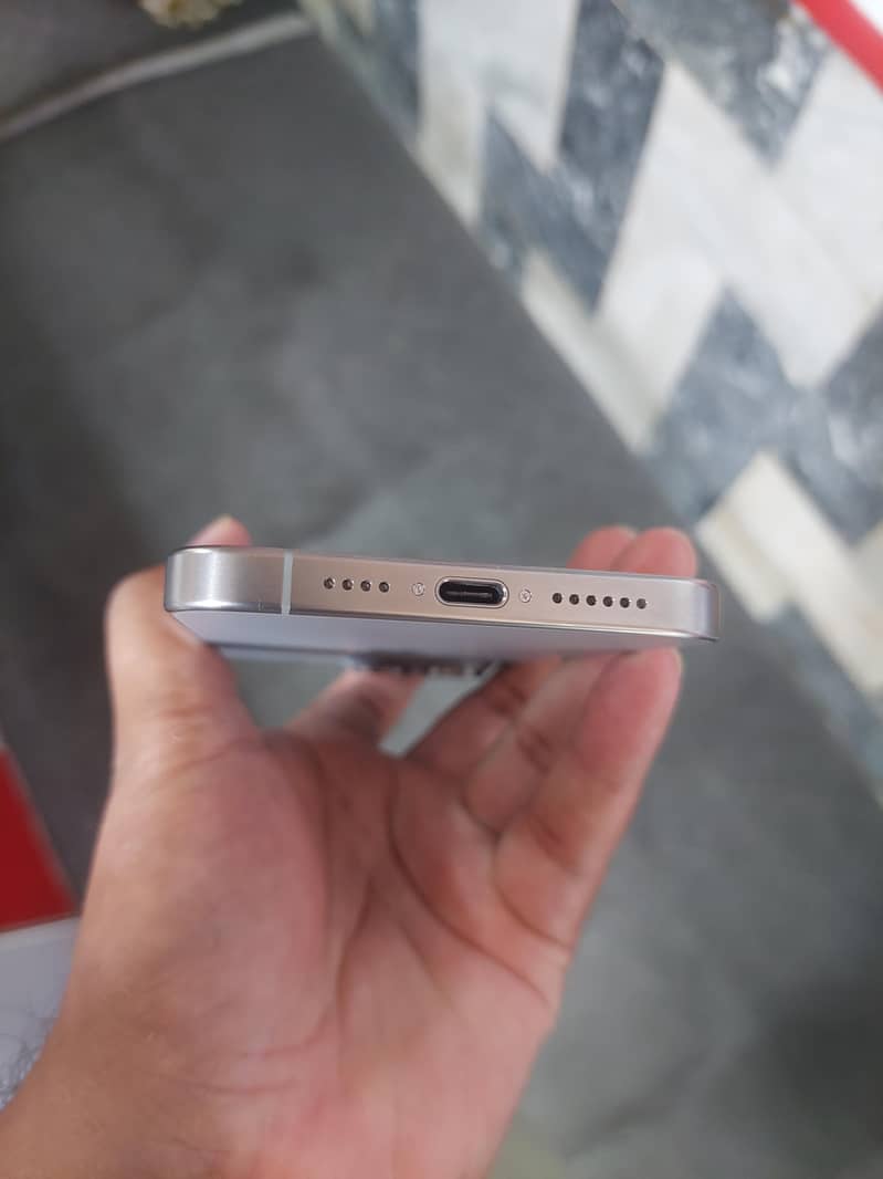 iphone 15 pro max 6