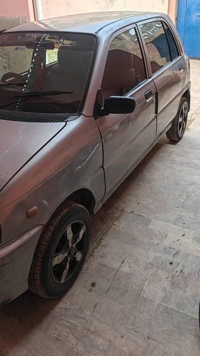 Daihatsu Cuore 2011