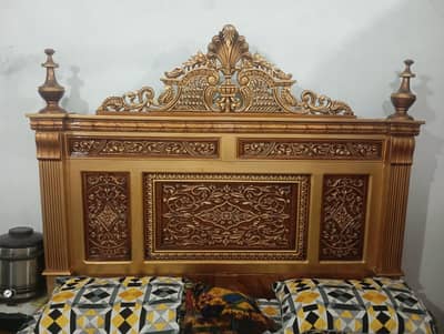 sirf 6 ma use huwa Hain urgent sale bed set