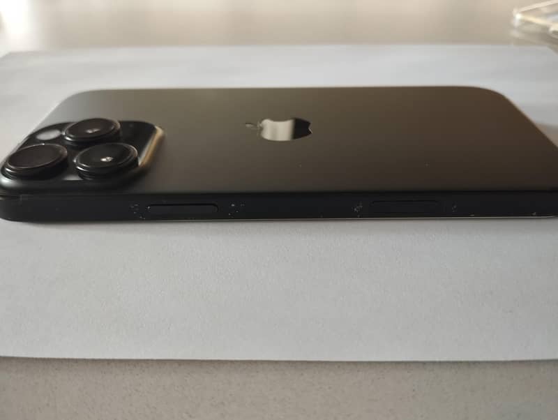 Apple iPhone 16 Pro Max 3