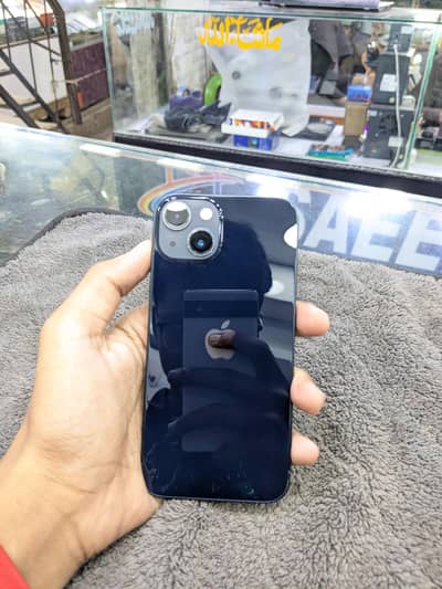 Apple iPhone 13