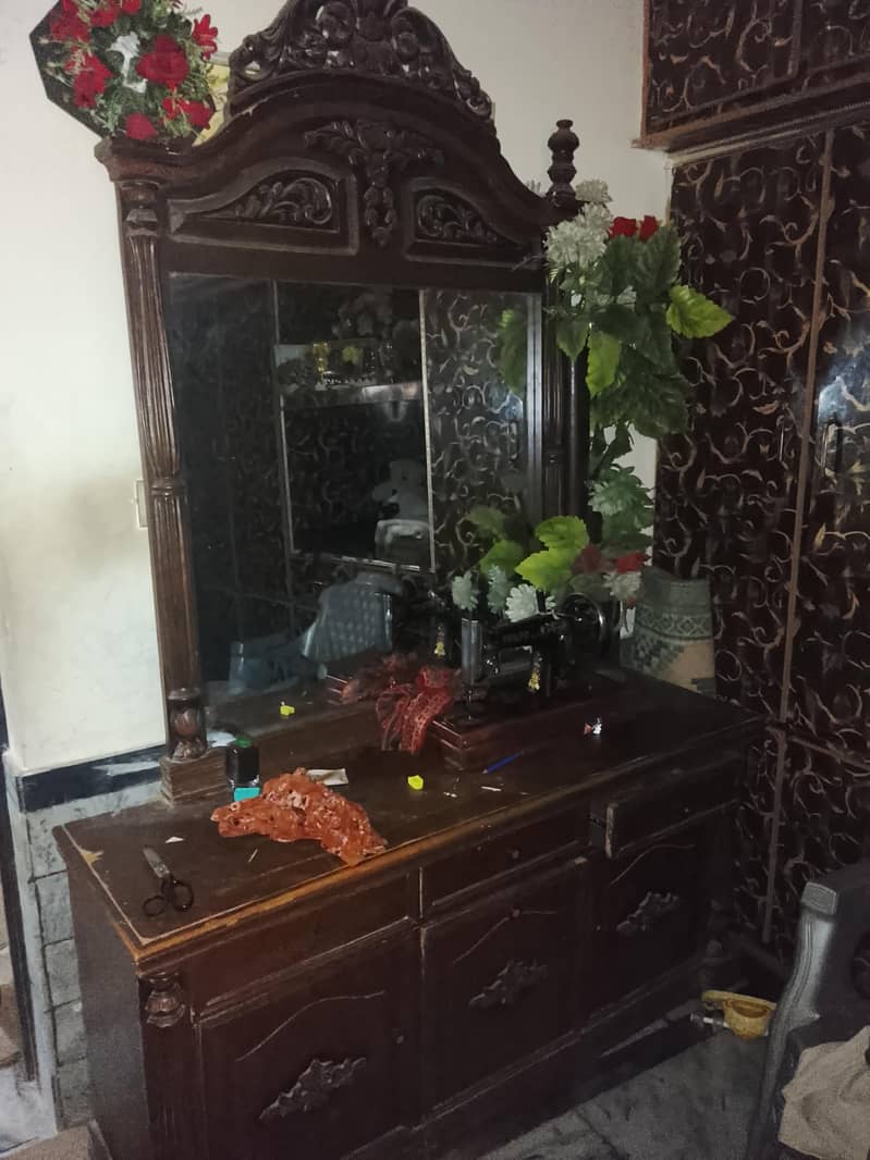 Dressing Table 0