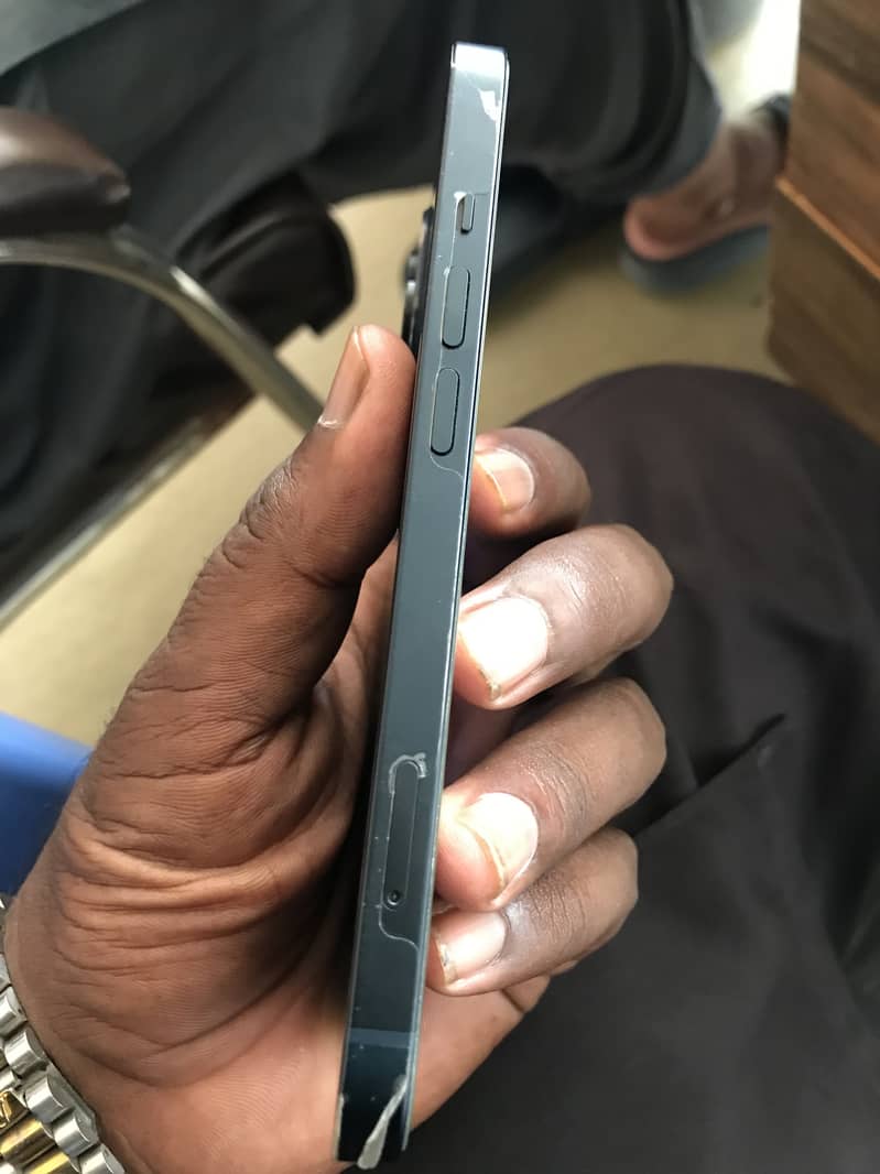 Apple iPhone 13 2