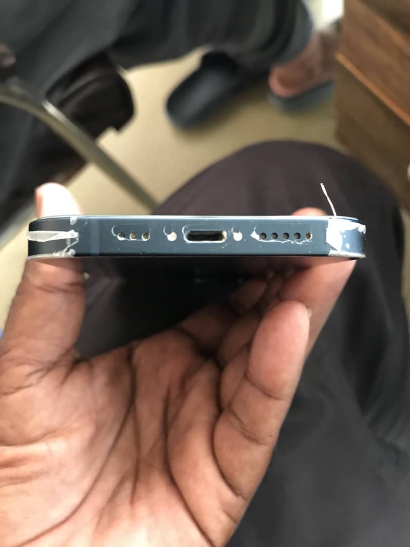 Apple iPhone 13 4