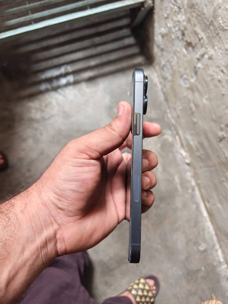 Apple iPhone 13 Pro Max 1