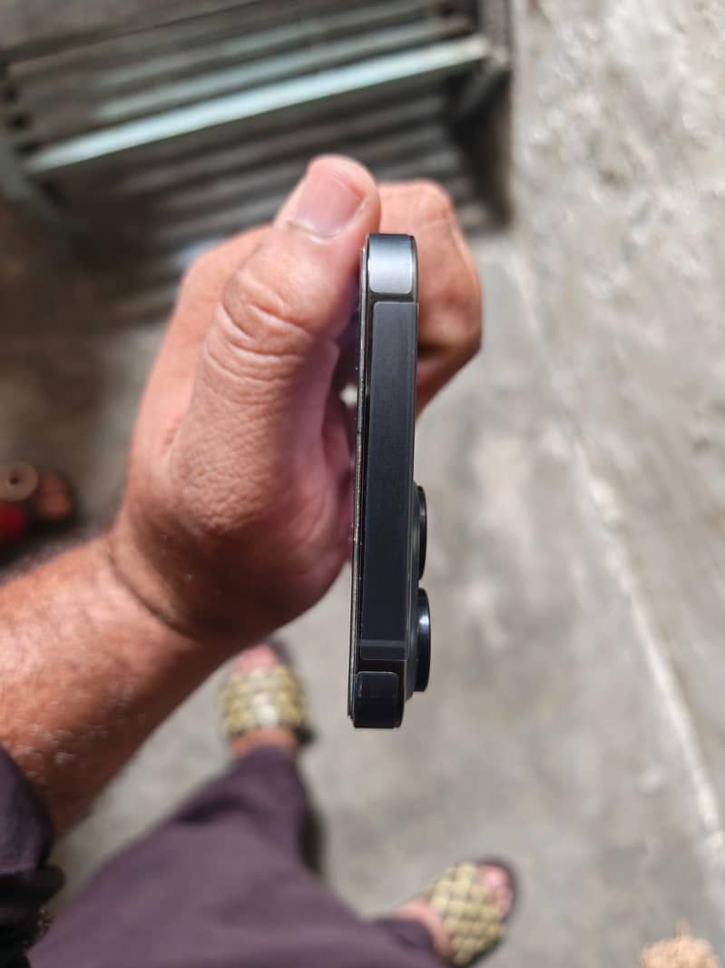 Apple iPhone 13 Pro Max 2