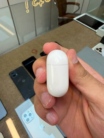 AirPods 4