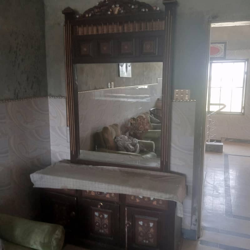Dressing table with mirror 0