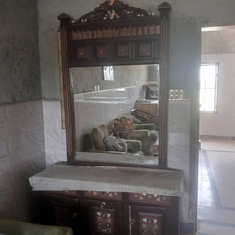 Dressing table with mirror 1