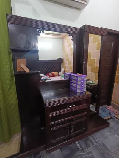 DRESSING TABLE