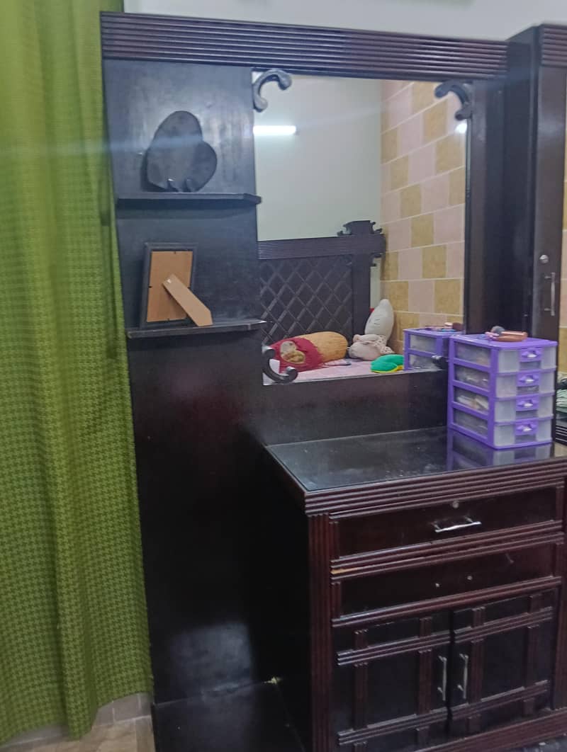 DRESSING TABLE 1