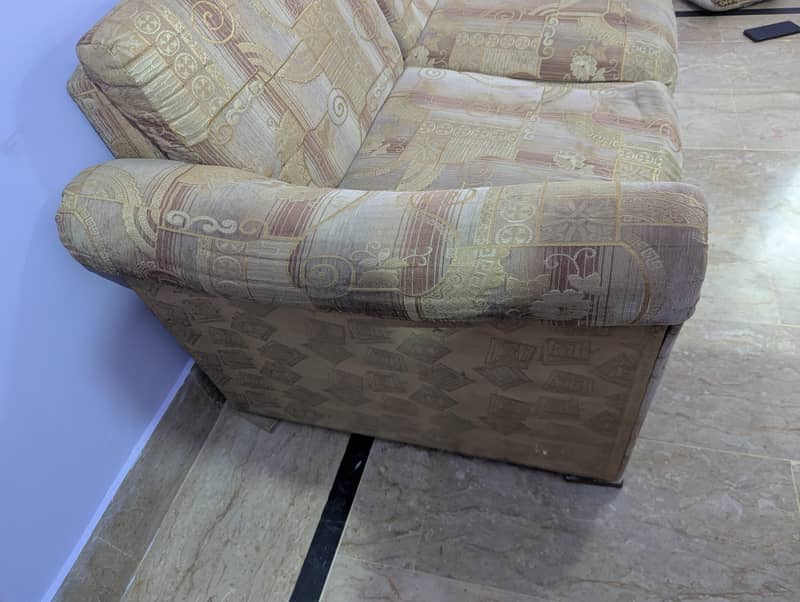 Comfortable 4-Seater Sofa Set 2