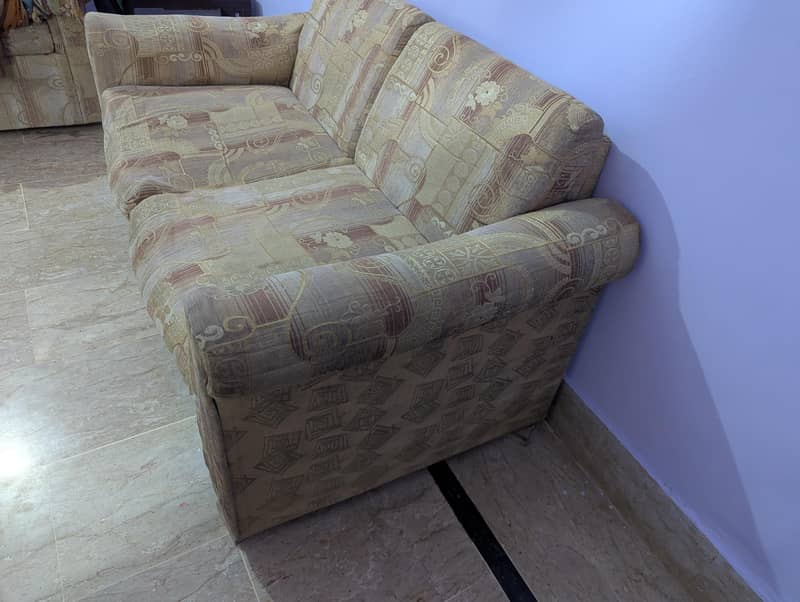 Comfortable 4-Seater Sofa Set 3