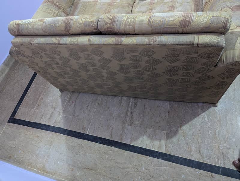 Comfortable 4-Seater Sofa Set 4