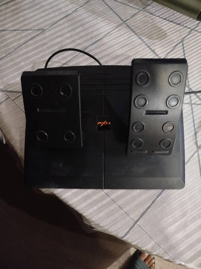steering wheel + ps4 controller 1