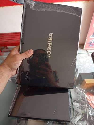 Toshiba Glossy Low range laptop