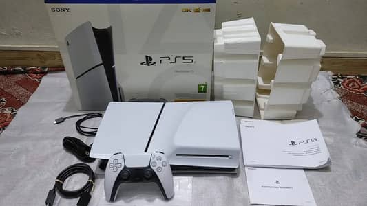 Sony playstation ps5 Good Cond With 2 Controller.   My Wht-Sap Contac