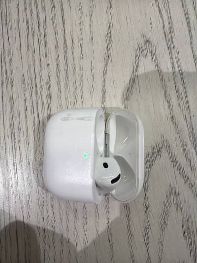 Apple AirPods (4th Generation)